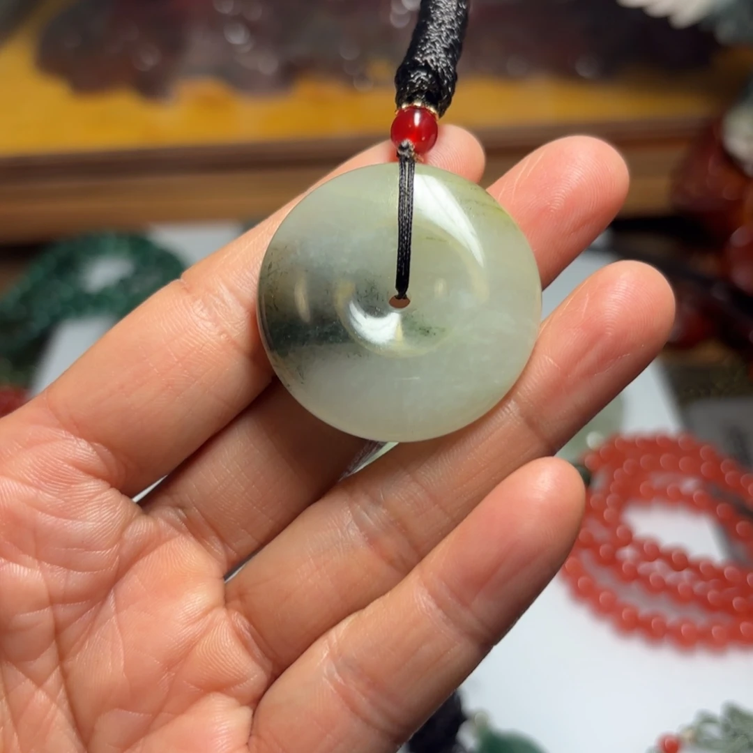 李***想独山玉未镶嵌颈饰独玉平安扣