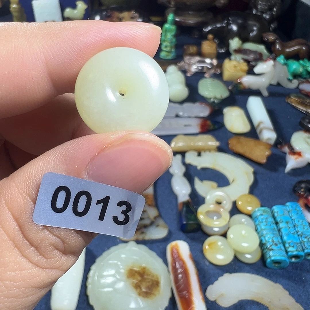 青***绿和田玉（糖玉）未镶嵌颈饰