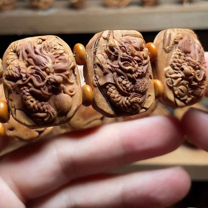 桃核九龙戏珠手牌