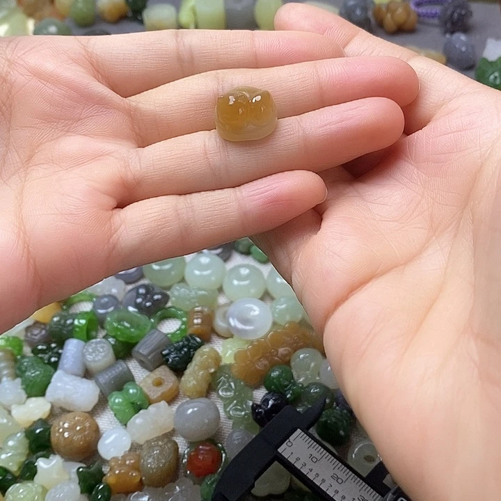 未镶嵌和田玉挂件猫