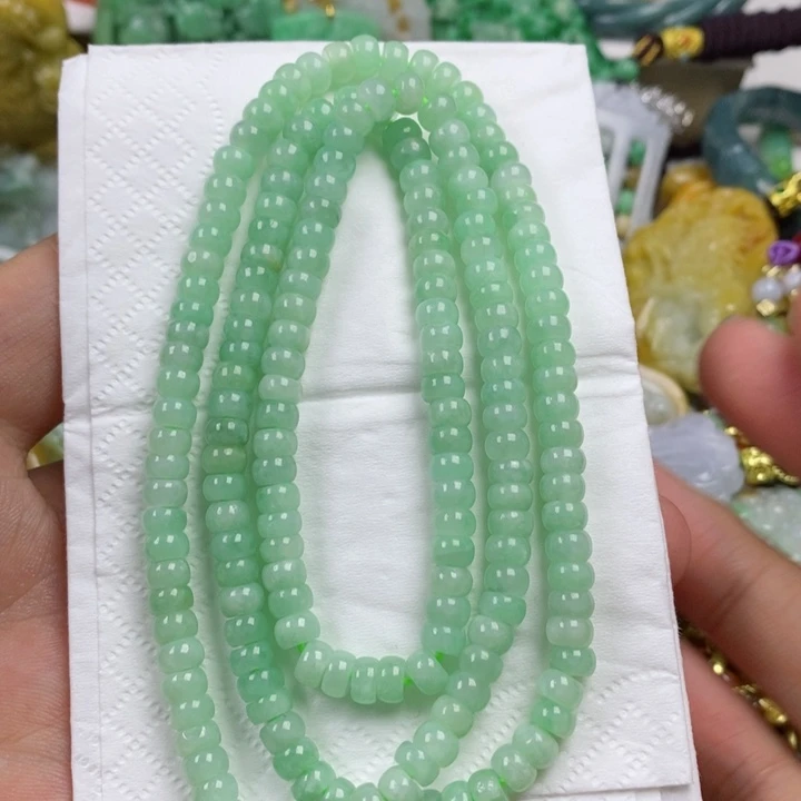 翡翠吊坠(赠链)未镶嵌钱****?