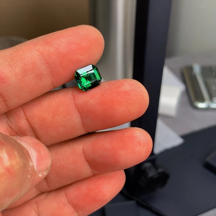 碧玺珠宝半成品未镶嵌明***?碧玺3.44克拉