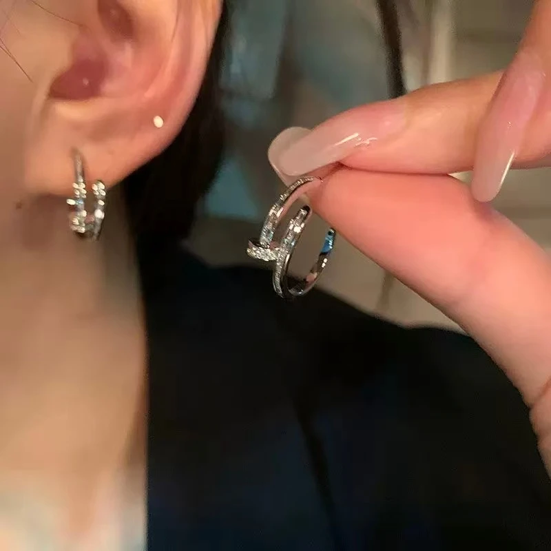 铜合金耳饰 微镶闪锆钉子耳钉女百搭小众设计高级感时尚个性耳饰