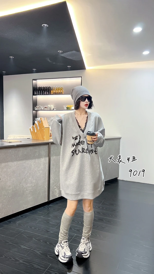 9019胖妹妹长袖V领上衣超大码女装2025秋冬款简约显瘦百搭卫衣