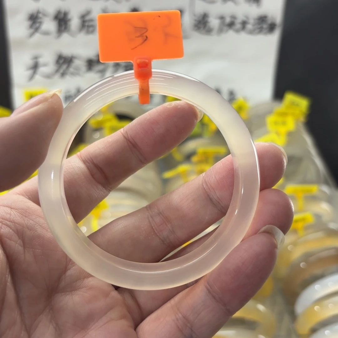 玛瑙/玉髓手镯未镶嵌是****哥