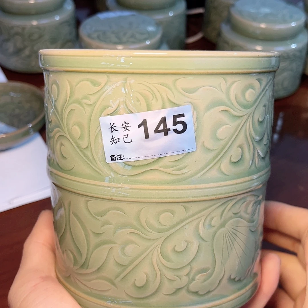 瓷手工笔筒一只 145 号