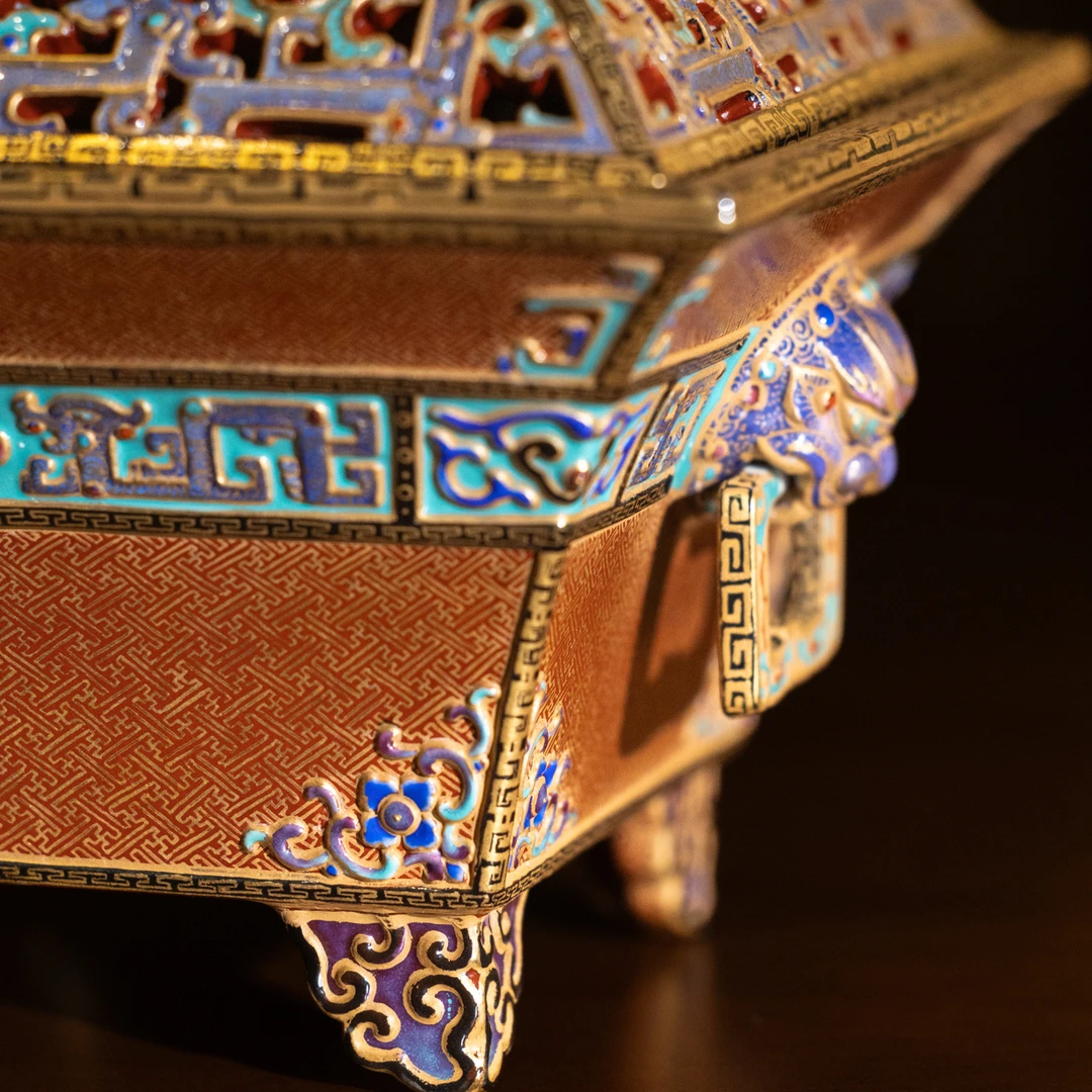 宝蕴阁错金银雕刻香炉 宝蕴青颜珐琅彩狮耳描金款