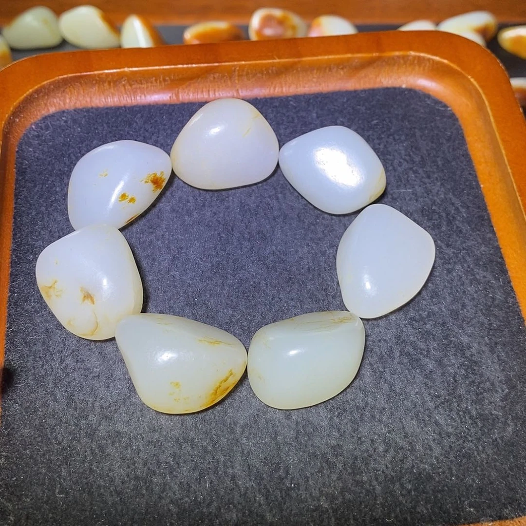 和田玉未镶嵌手串