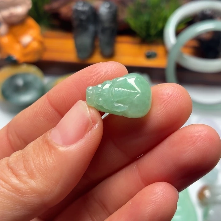 翡翠未镶嵌颈饰翡翠