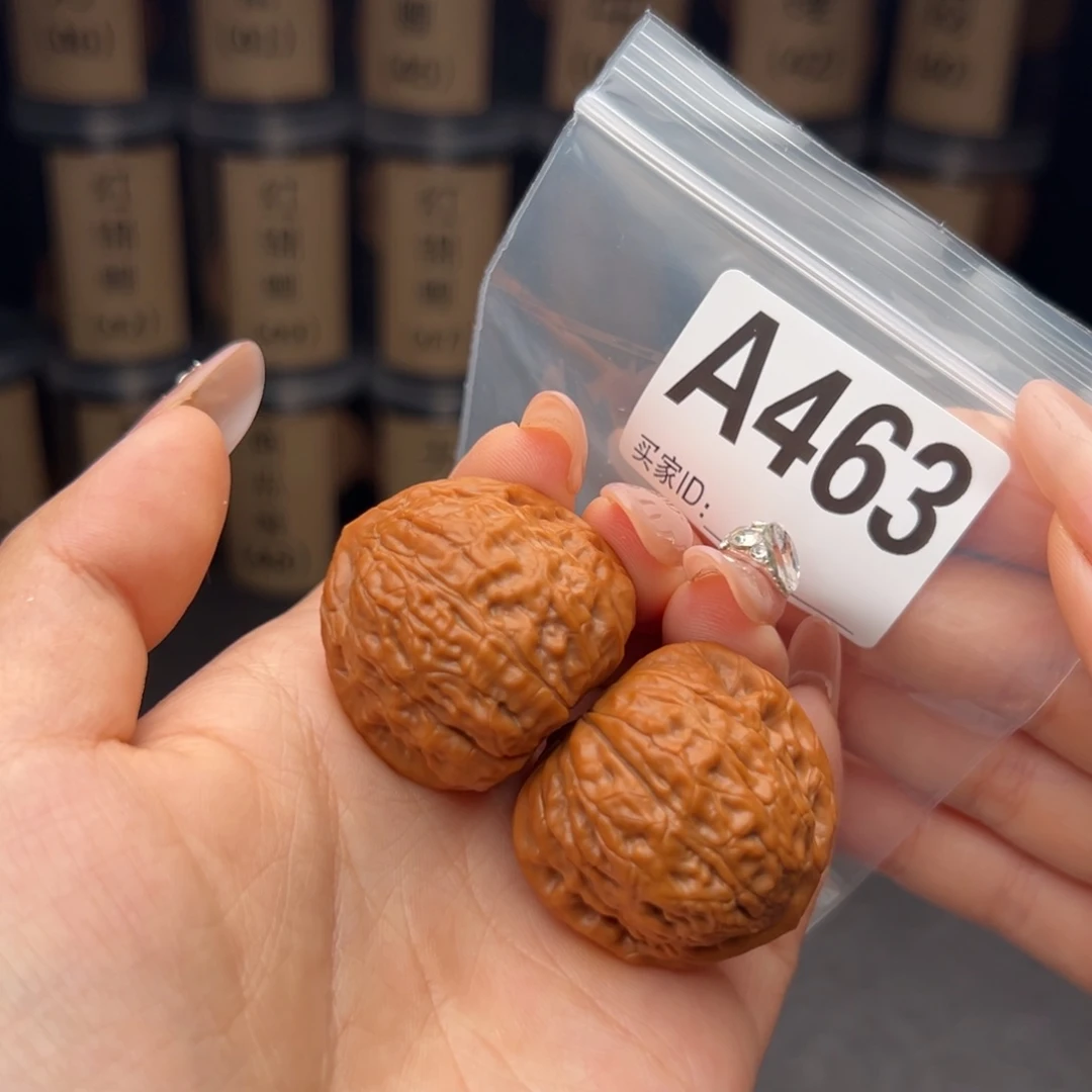 文玩核桃吊坠一抹红35