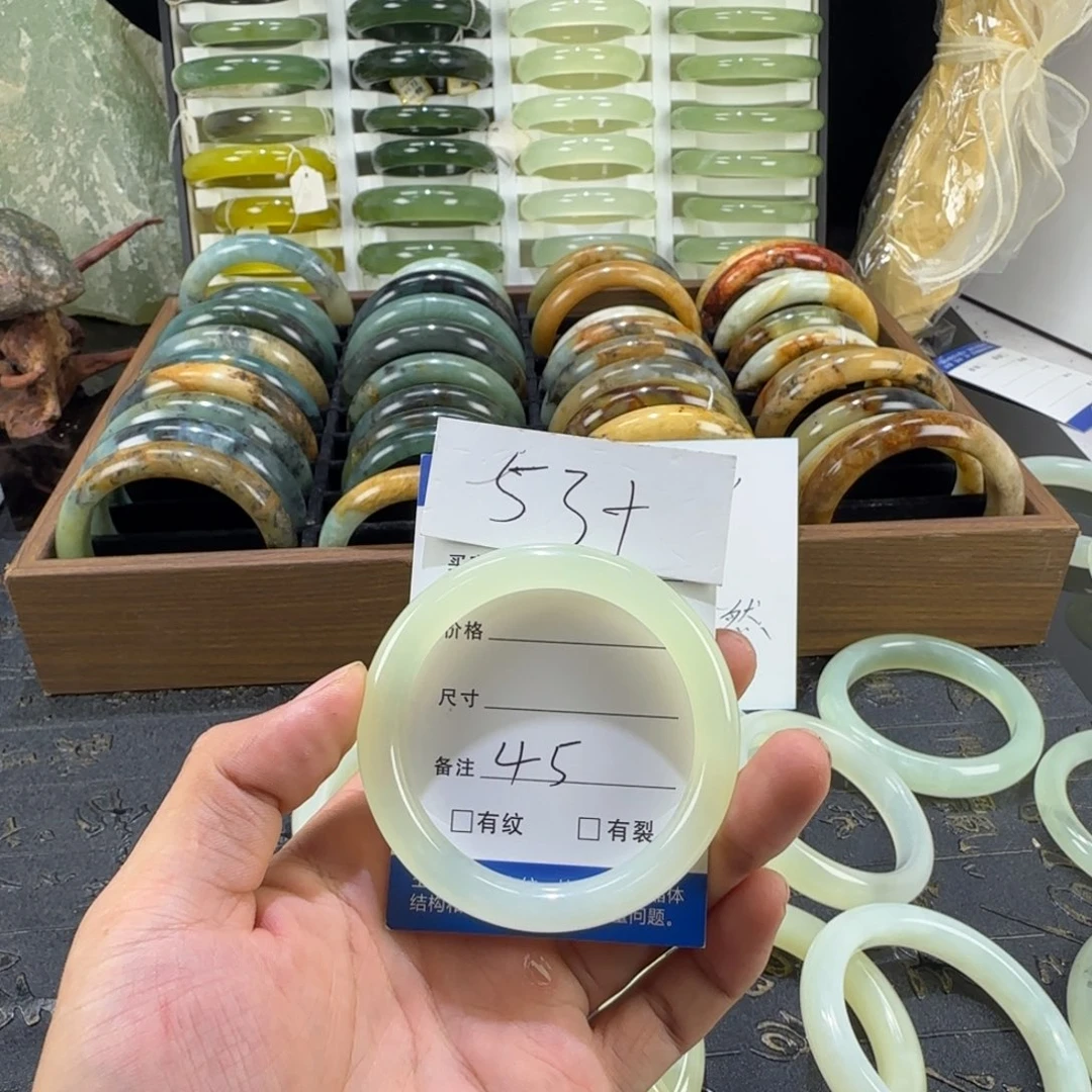 蛇纹石玉未镶嵌手镯