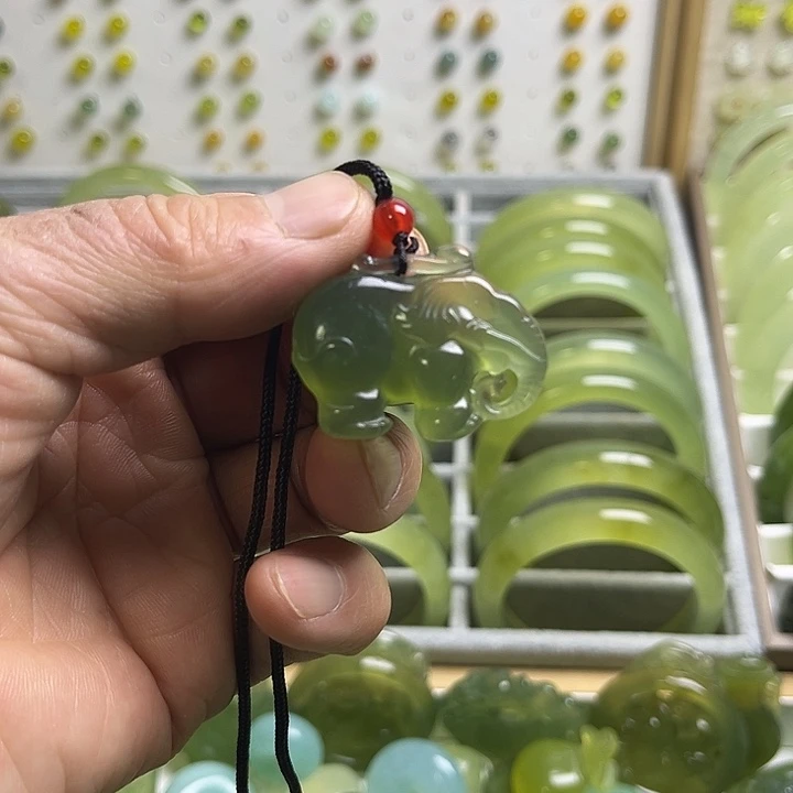 未镶嵌蛇纹石玉吊坠(不含链)