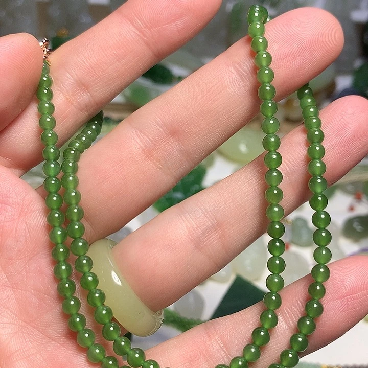颈饰未镶嵌和田玉（碧玉）