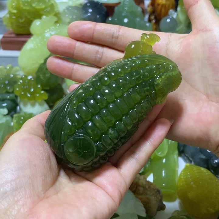 【闪购商品】未镶嵌蛇纹石玉把件盛**年