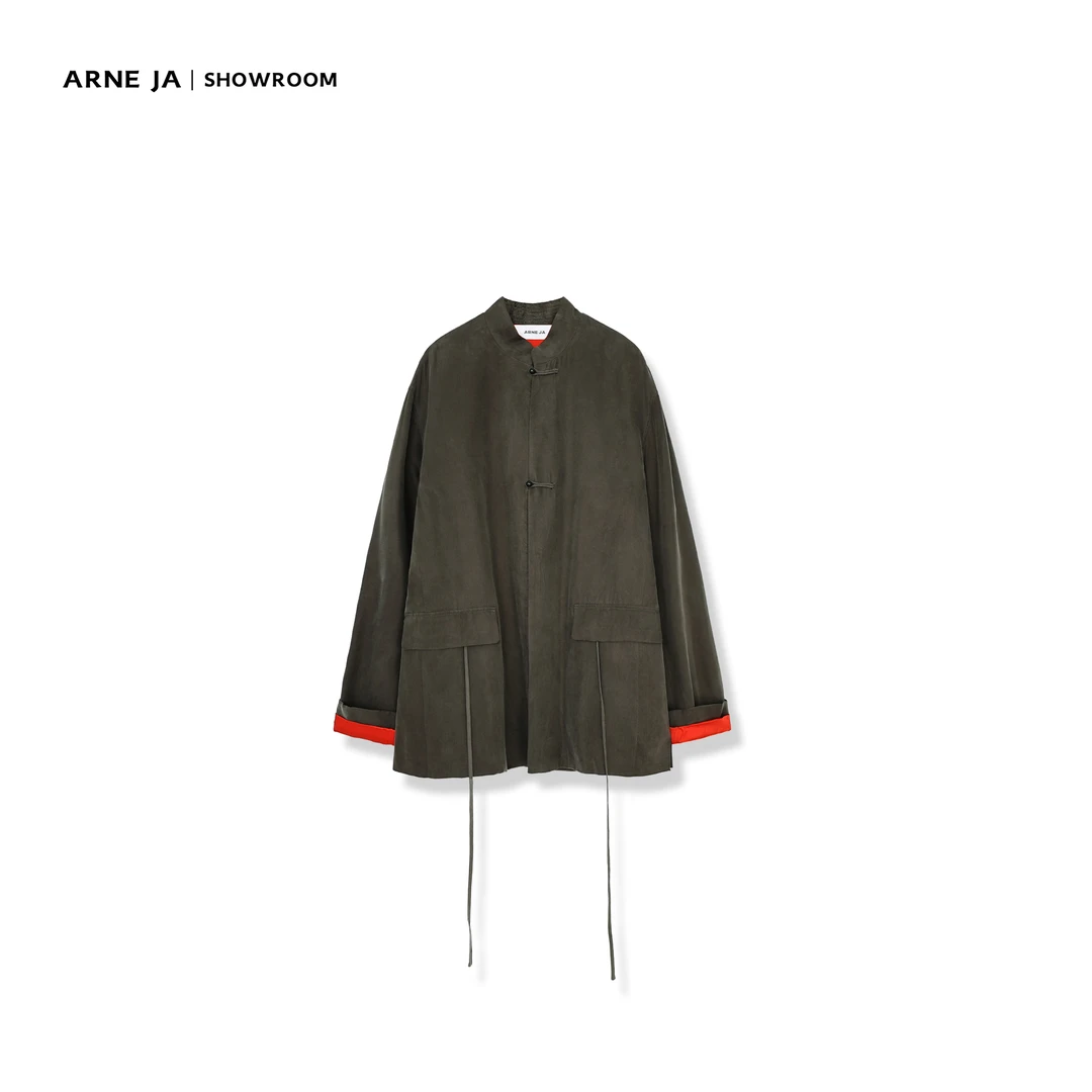 ARNE JA｜“摩登东方”浮光撞色盘扣立领铜氨丝可系带外套W1478899