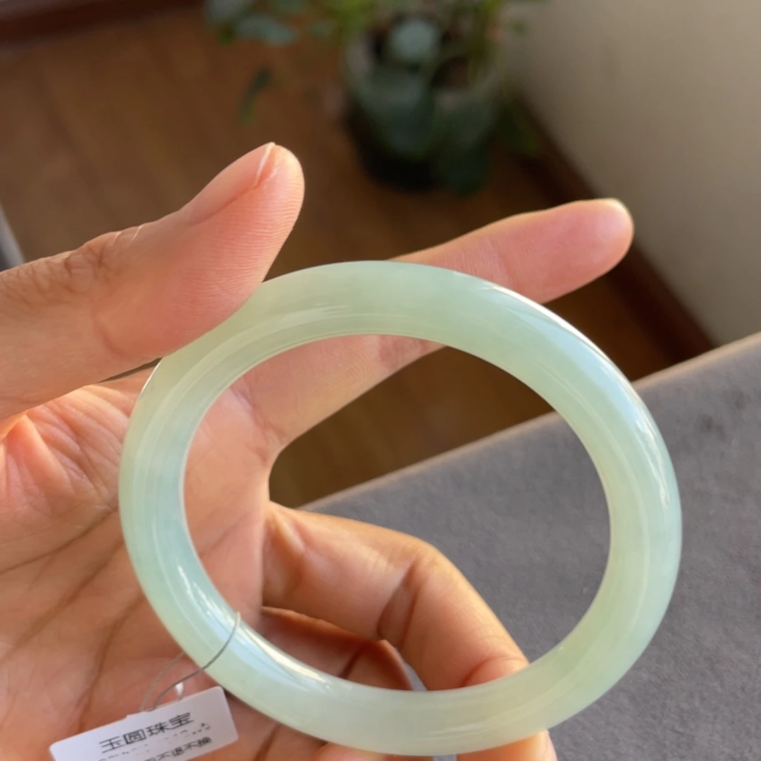 翡翠未镶嵌手镯绿底圆条