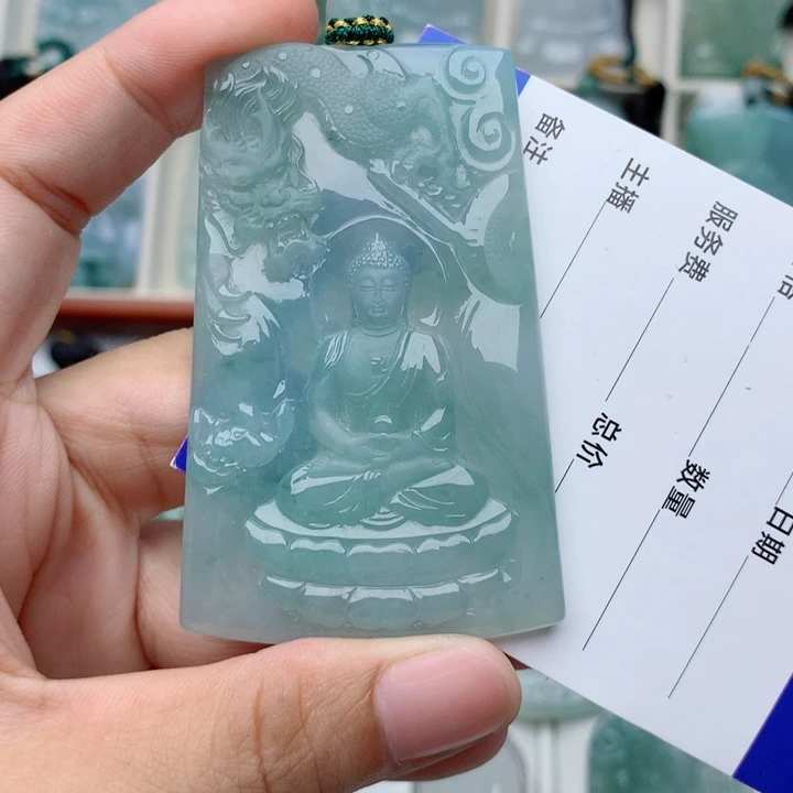翡翠未镶嵌颈饰大日如来