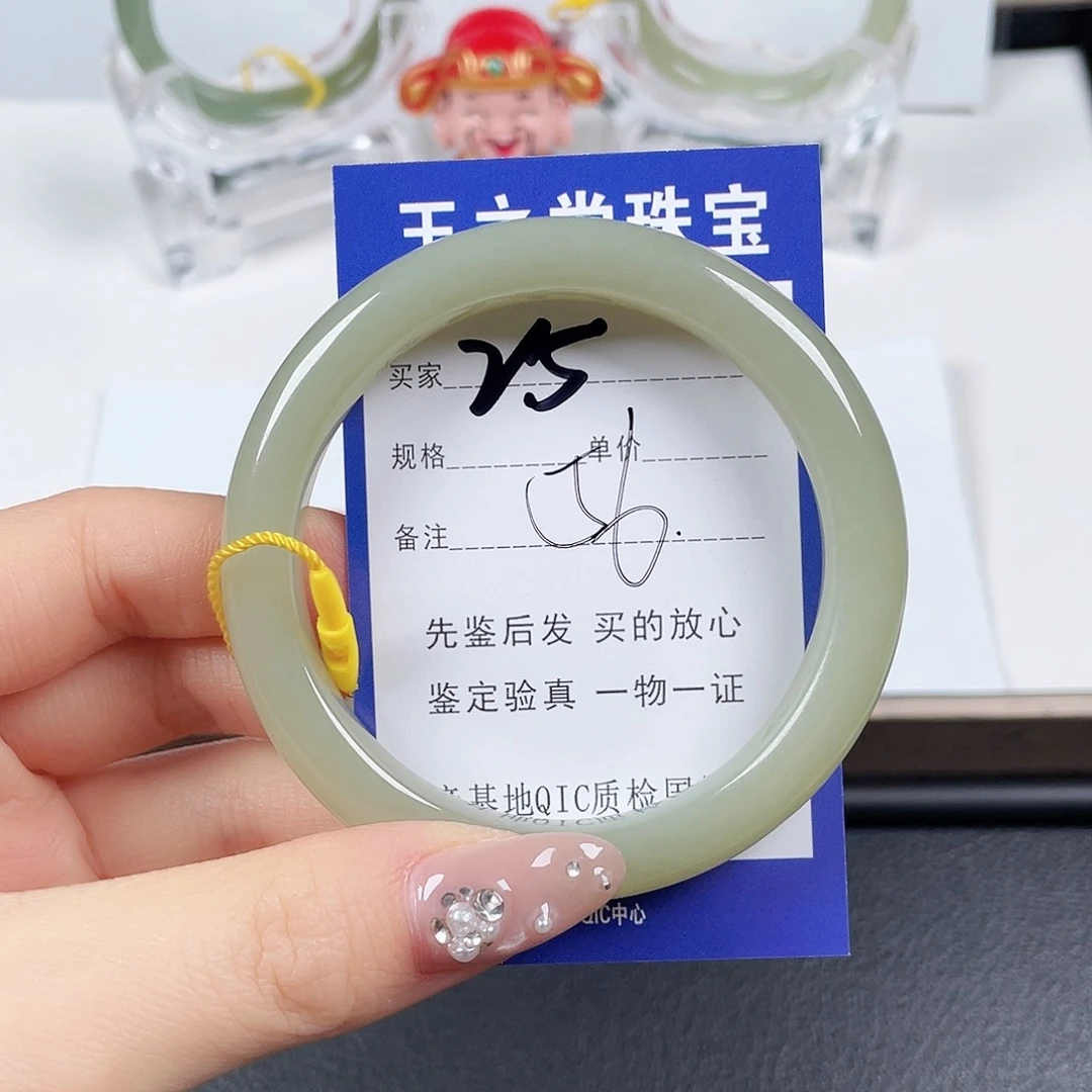 未镶嵌手镯和田玉