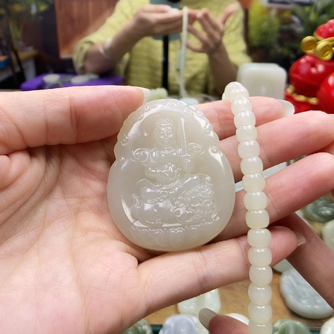 搬***子和田玉未镶嵌颈饰