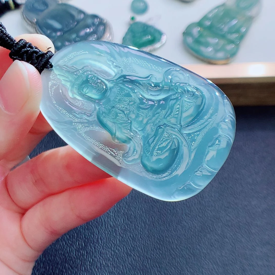 翡翠挂件未镶嵌翡翠