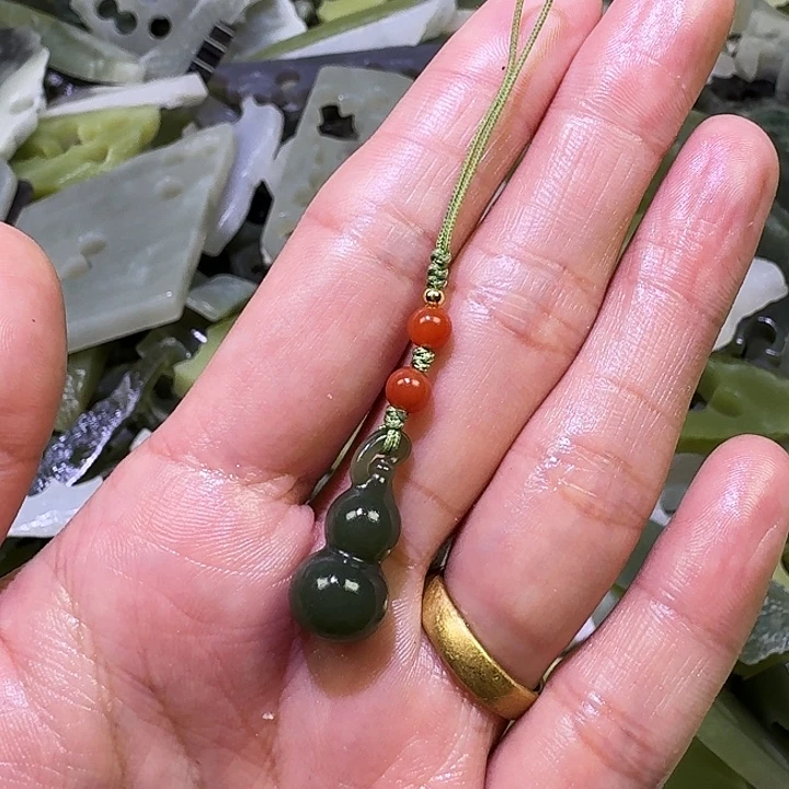 勇***钱和田玉（糖玉）未镶嵌车挂