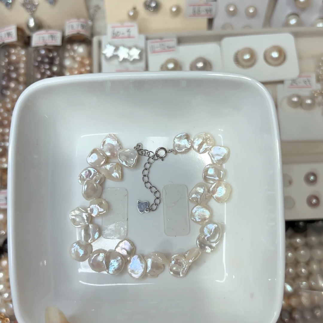 花瓣珍珠手链一条