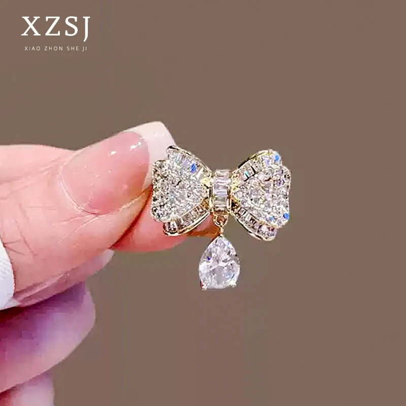 铜锆石胸针 轻奢蝴蝶结胸花高档女性气质别针防走光扣高级感配饰