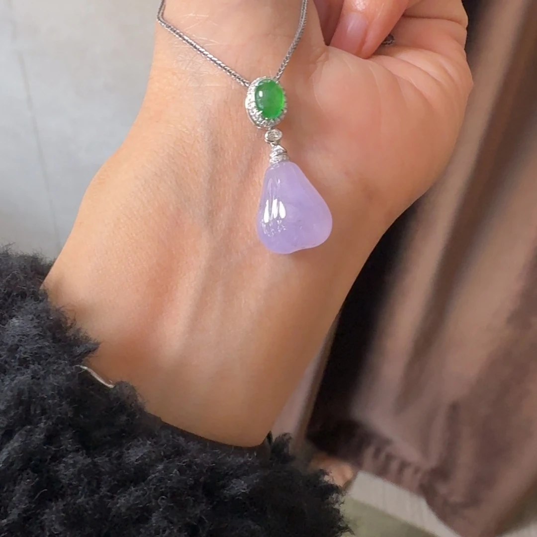 翡翠18K金镶嵌颈饰