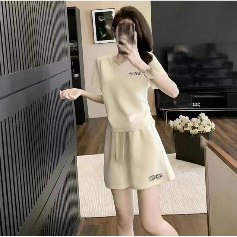 【粉丝专享】2件套夏季V领套装女短袖短裤宽松时尚休闲印花女684