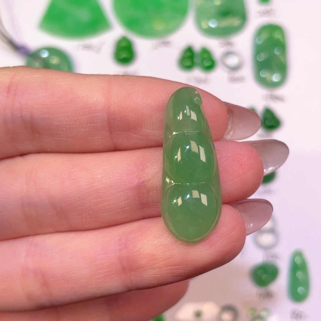 翡翠未镶嵌颈饰裸石