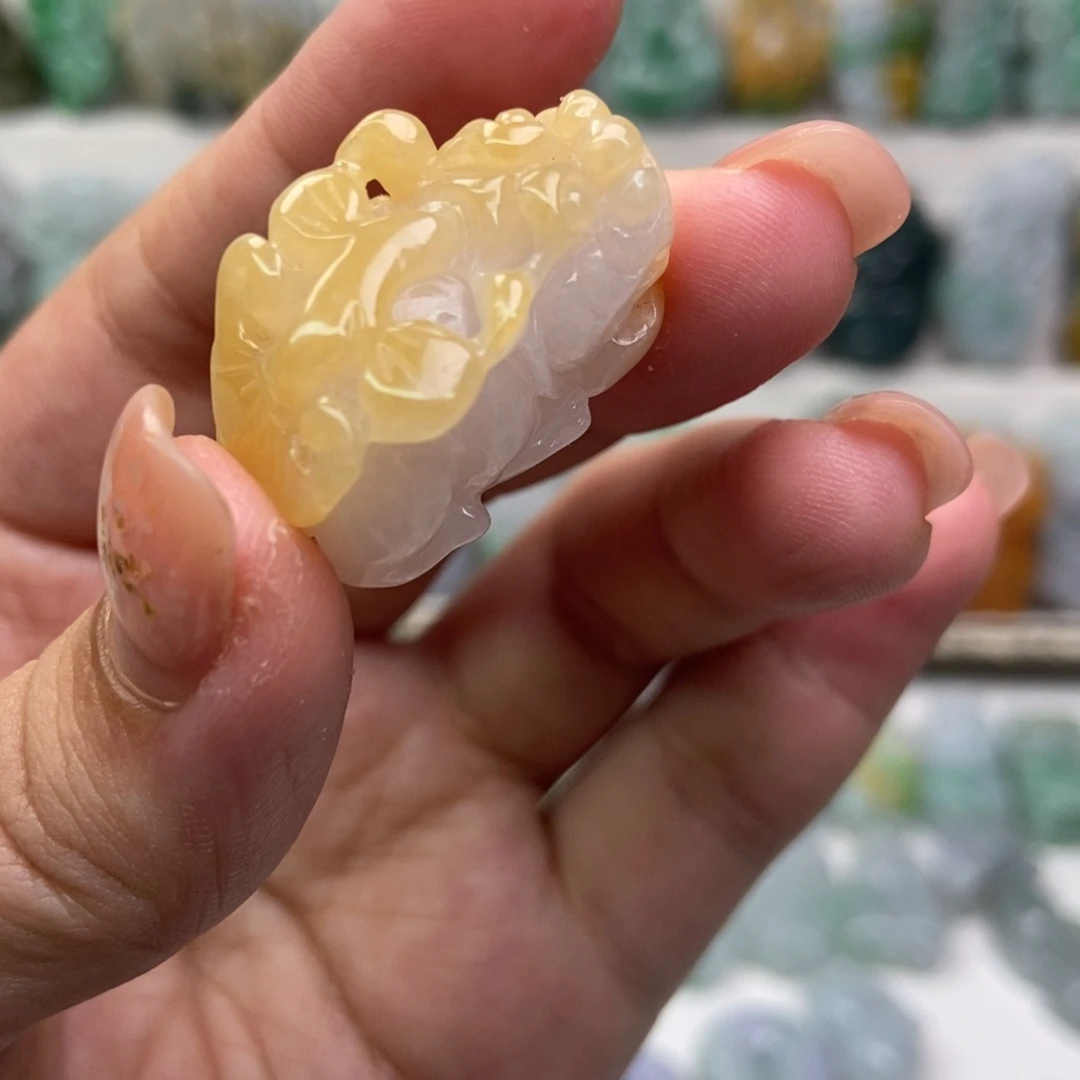 翡翠未镶嵌吊坠(赠链)