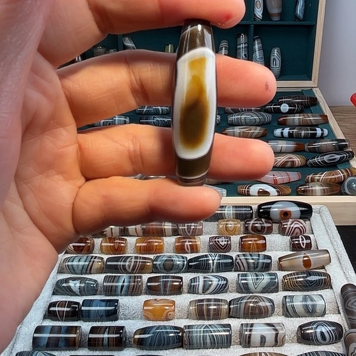 哦***)玛瑙/玉髓合金珠宝奇石