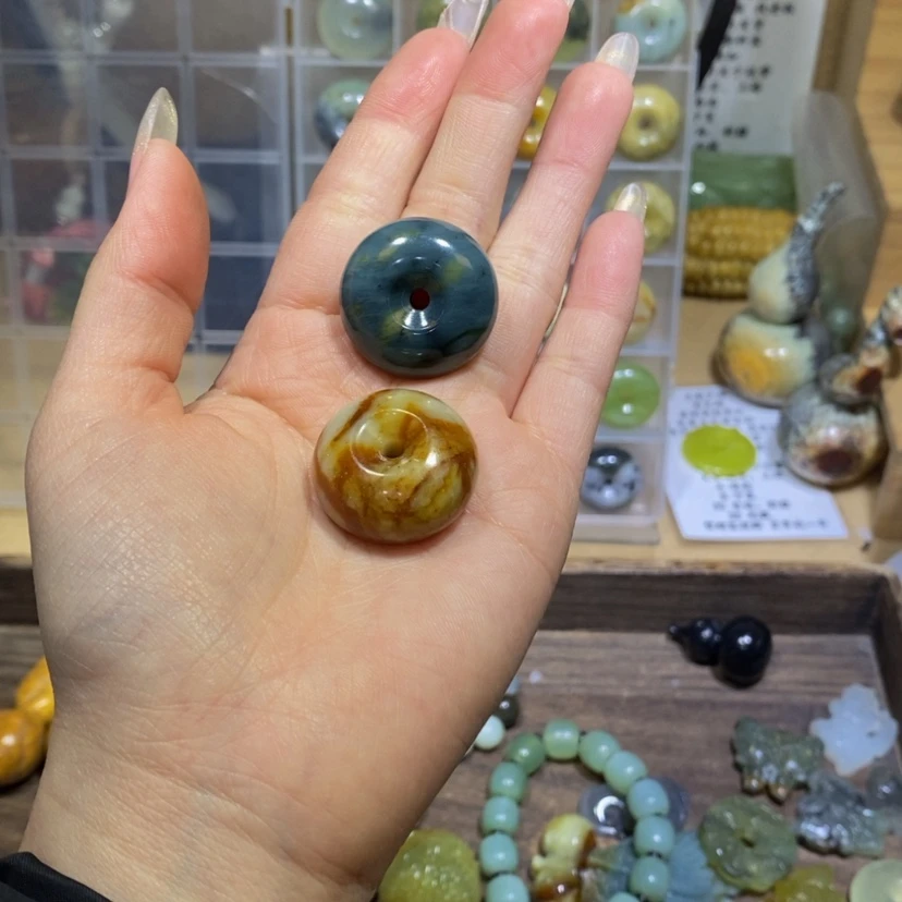 【闪购商品】蛇纹石玉颈饰未镶嵌梦****?35