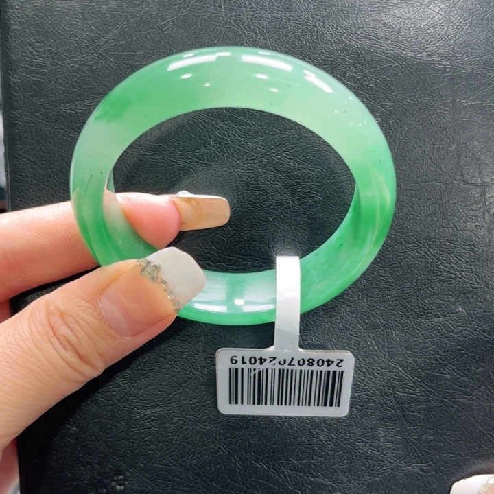 石英质玉（非洲翠）未镶嵌手镯