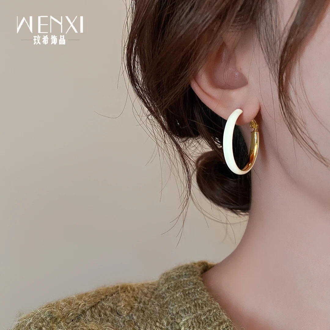 铜合金珐琅耳饰 白色大圈耳环高级感轻奢耳钉ins小众设计秋冬耳饰