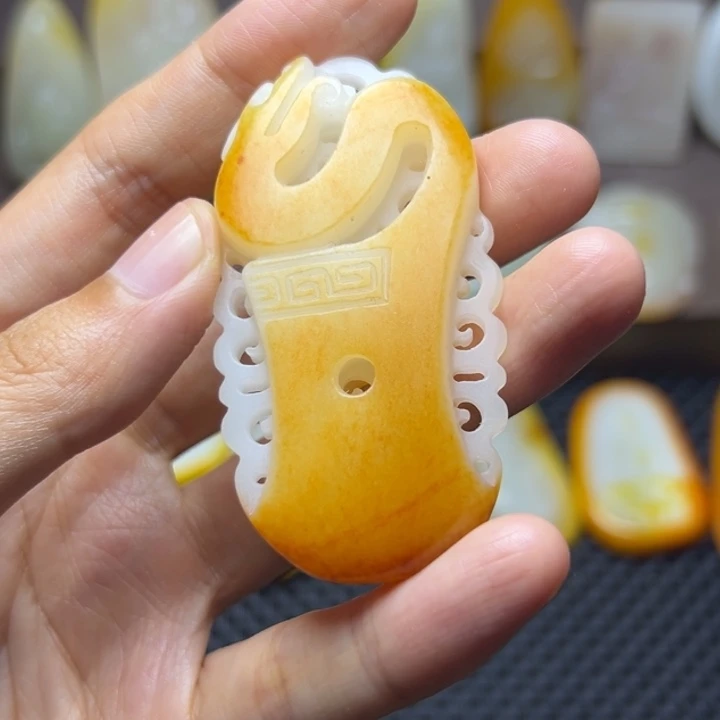 颈饰未镶嵌和田玉