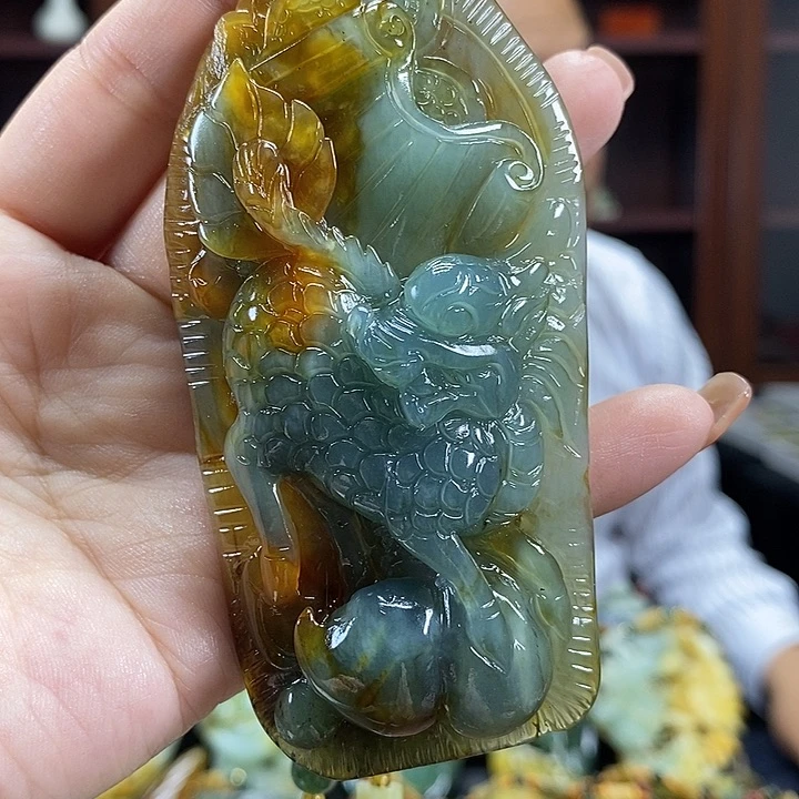 蛇纹石玉未镶嵌颈饰猴****车