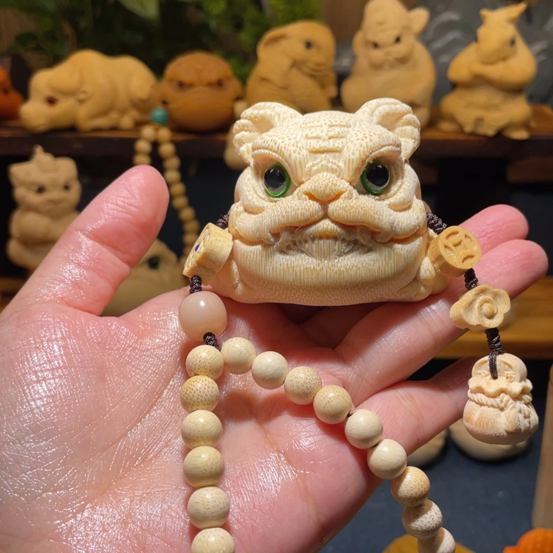 香榧木竹雕的雕刻与装饰也都具有