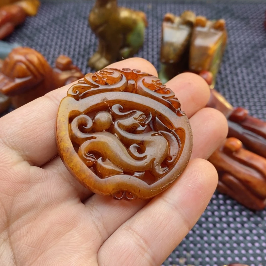 蛇纹石玉颈饰未镶嵌