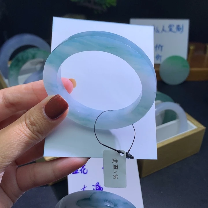 定制翡翠未镶嵌翡翠手镯