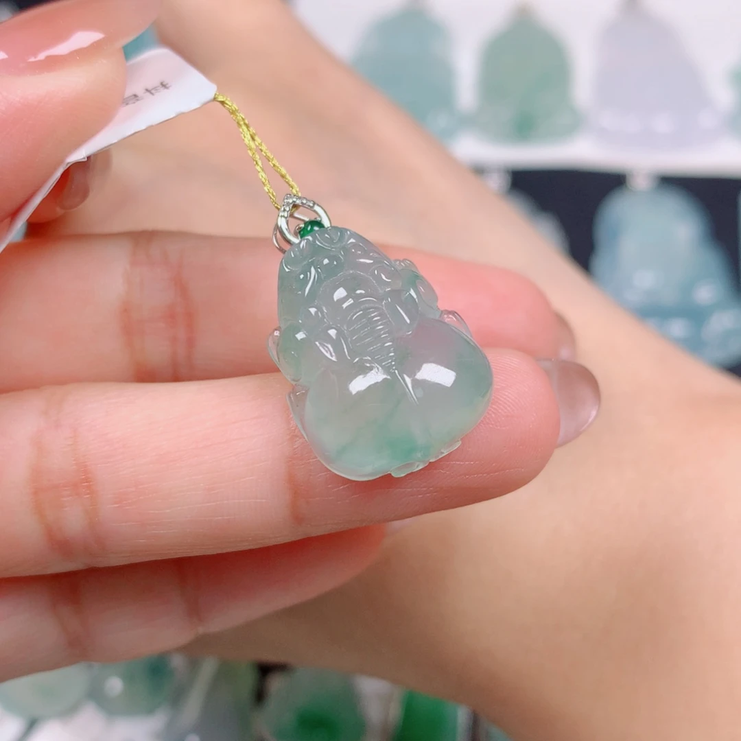 翡翠18K金镶嵌颈饰貔貅