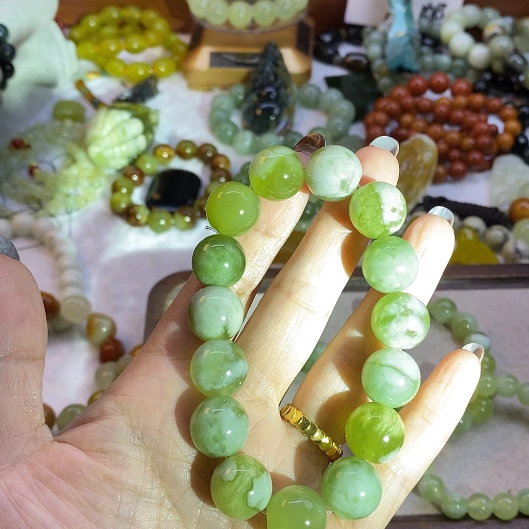 未镶嵌蛇纹石玉手镯李****赖