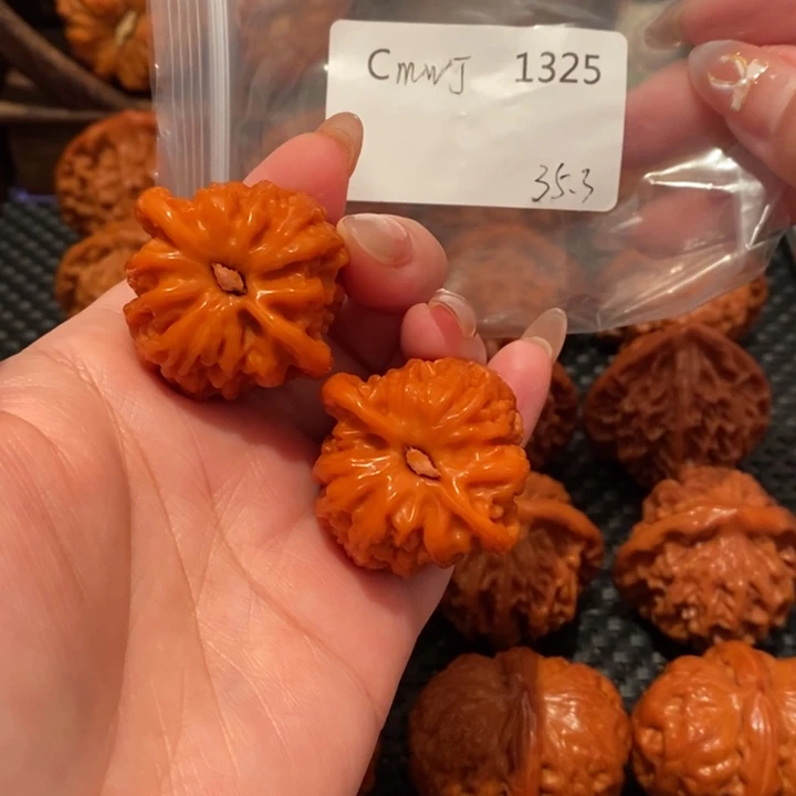 叶***子把件文玩核桃精品