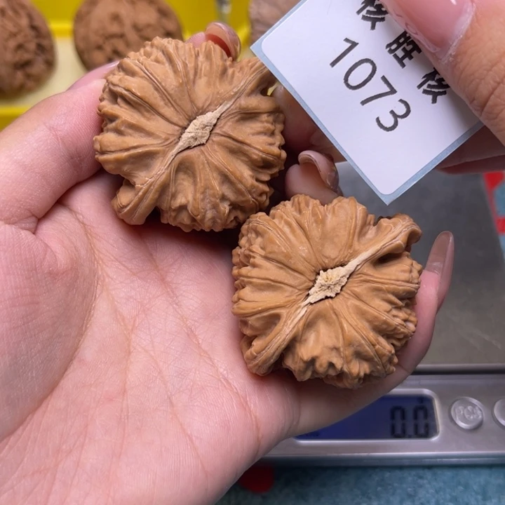 柚***Z文玩核桃把件闷白45.1073