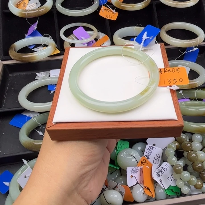 未镶嵌手镯和田玉七月