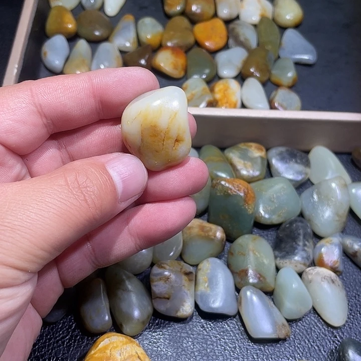 用***7和田玉未镶嵌颈饰