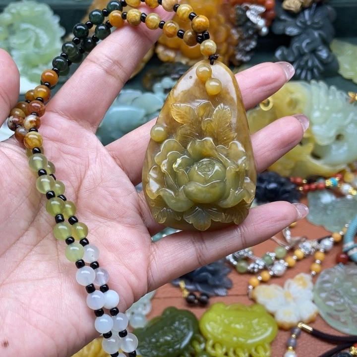 蛇纹石玉未镶嵌吊坠