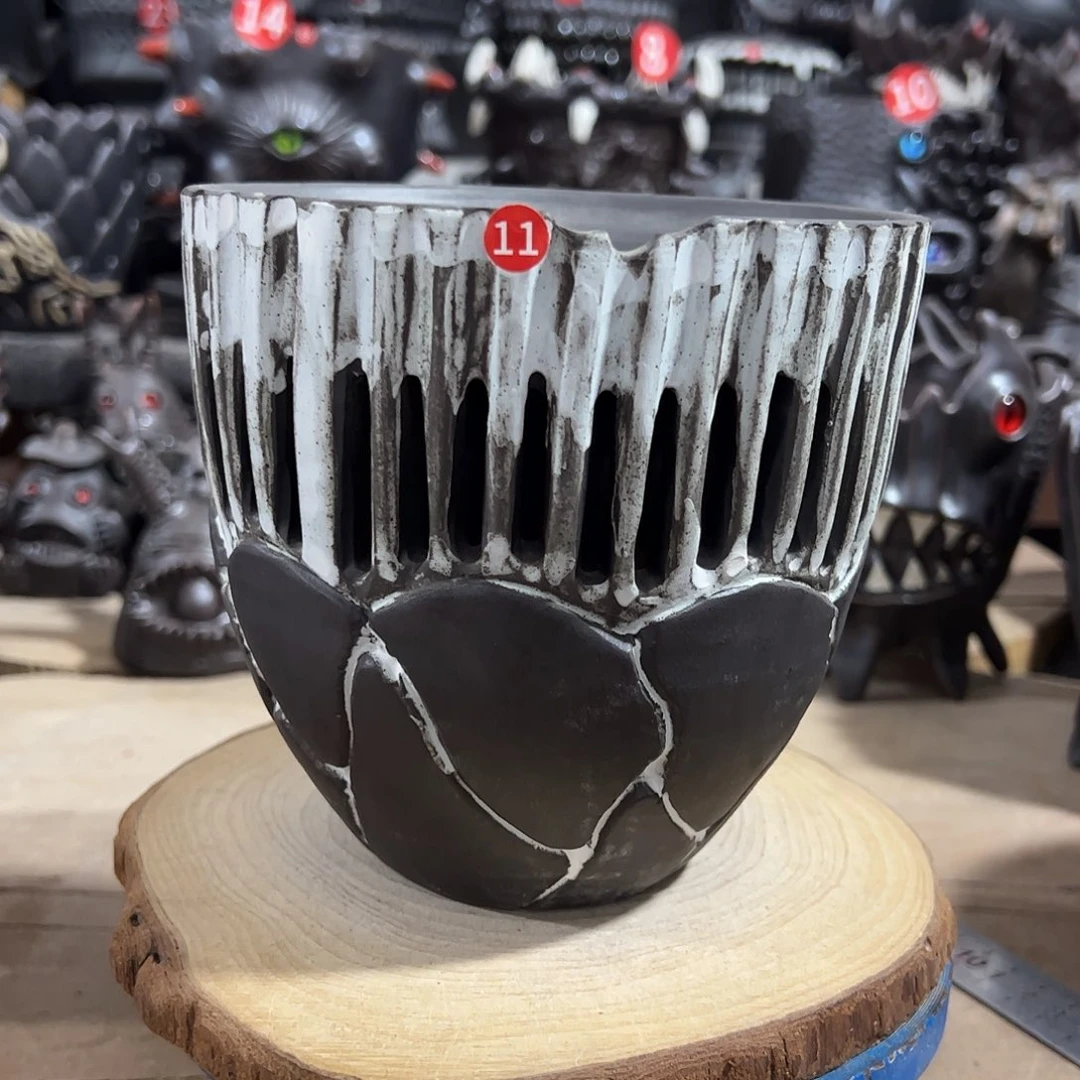 11号，微瑕，双层镂空，内口11.5外高13.7