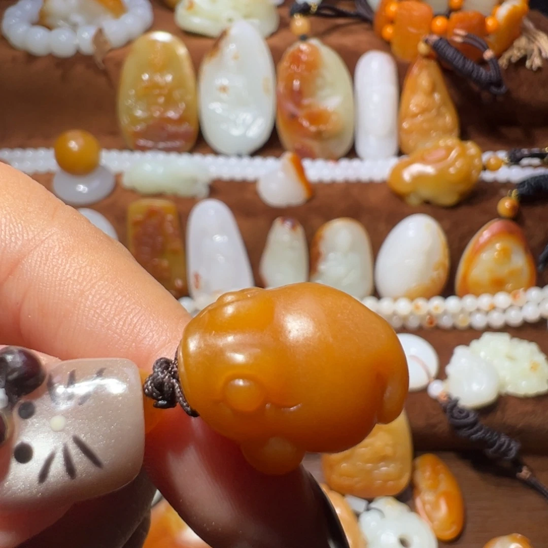 老***学和田玉未镶嵌颈饰