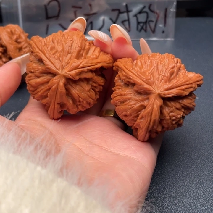 用***7文玩核桃吊坠白狮子